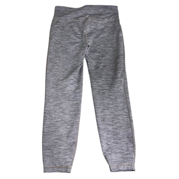 Gap Fit Athletic Capri Leggings Sz M Gray Thick Compression Midrise Yoga Gym - Picture 4 of 5